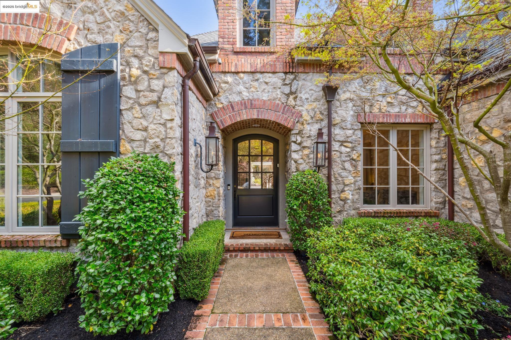 Property Photo:  21 Samantha Dr  CA 94549 