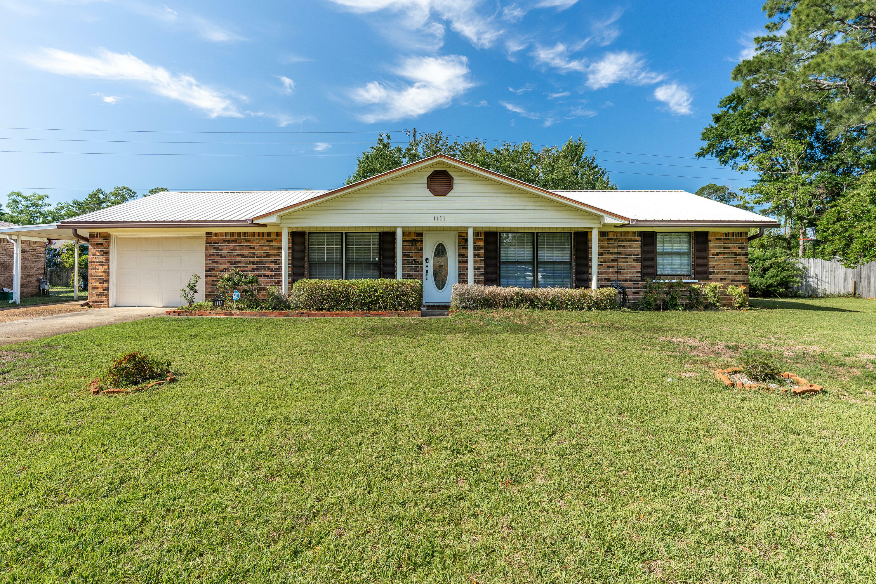 Property Photo: 1111 Coral Drive FL 32578
