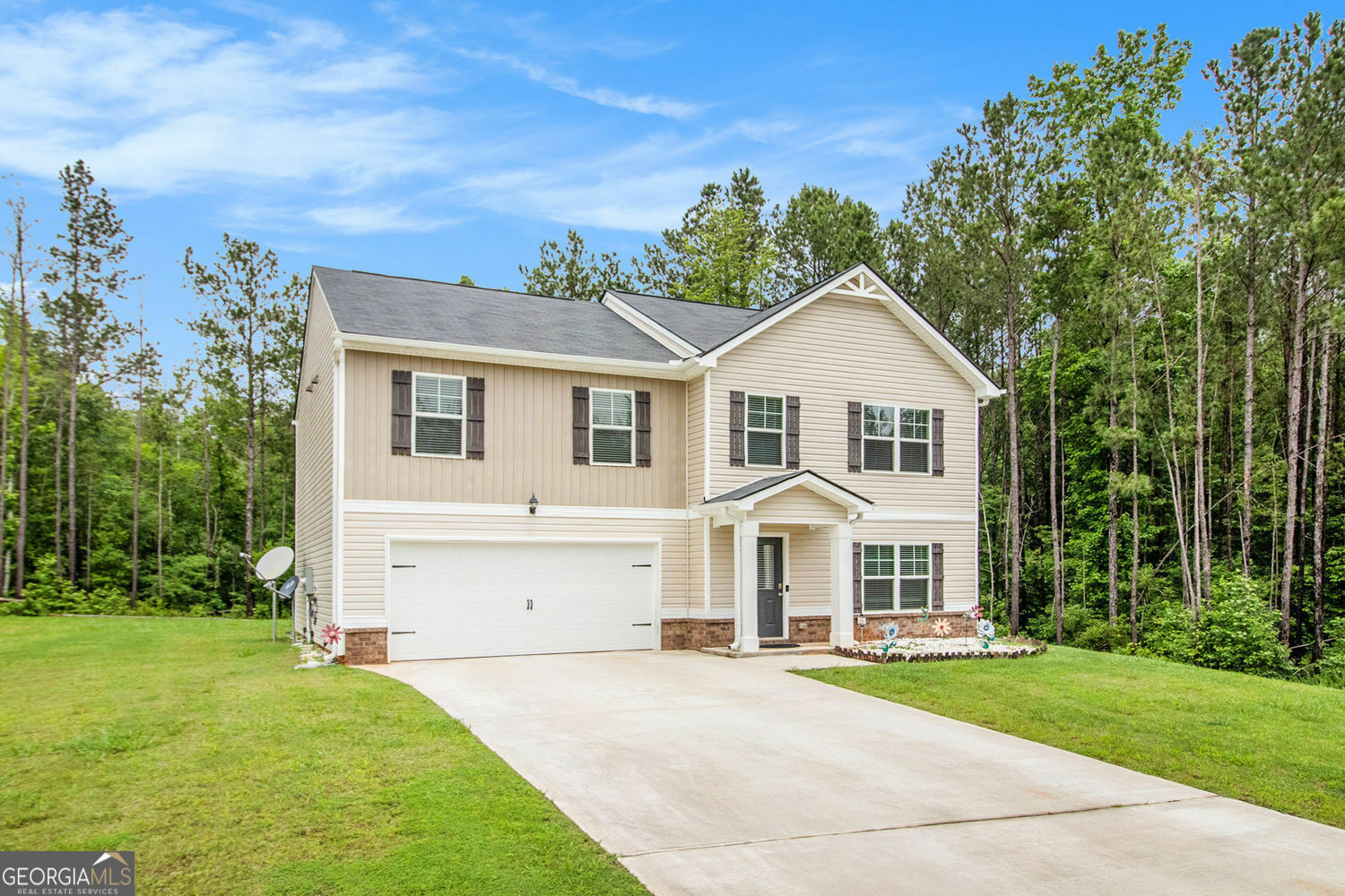 Property Photo: 210 Jenny Court GA 30220