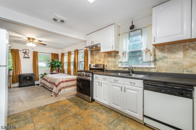 Property Photo: 33 Lorelei Rd NJ 07052