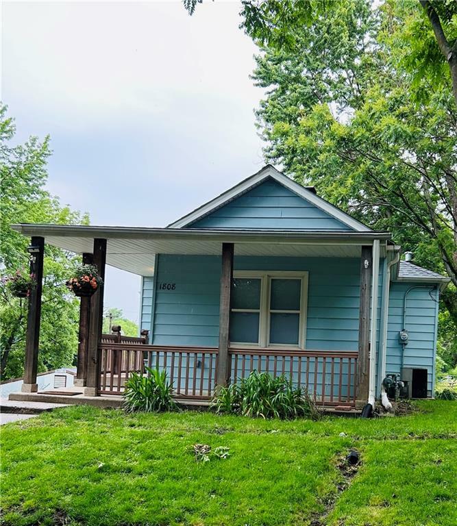 Property Photo:  1808 Bellevue Street  MO 64505 