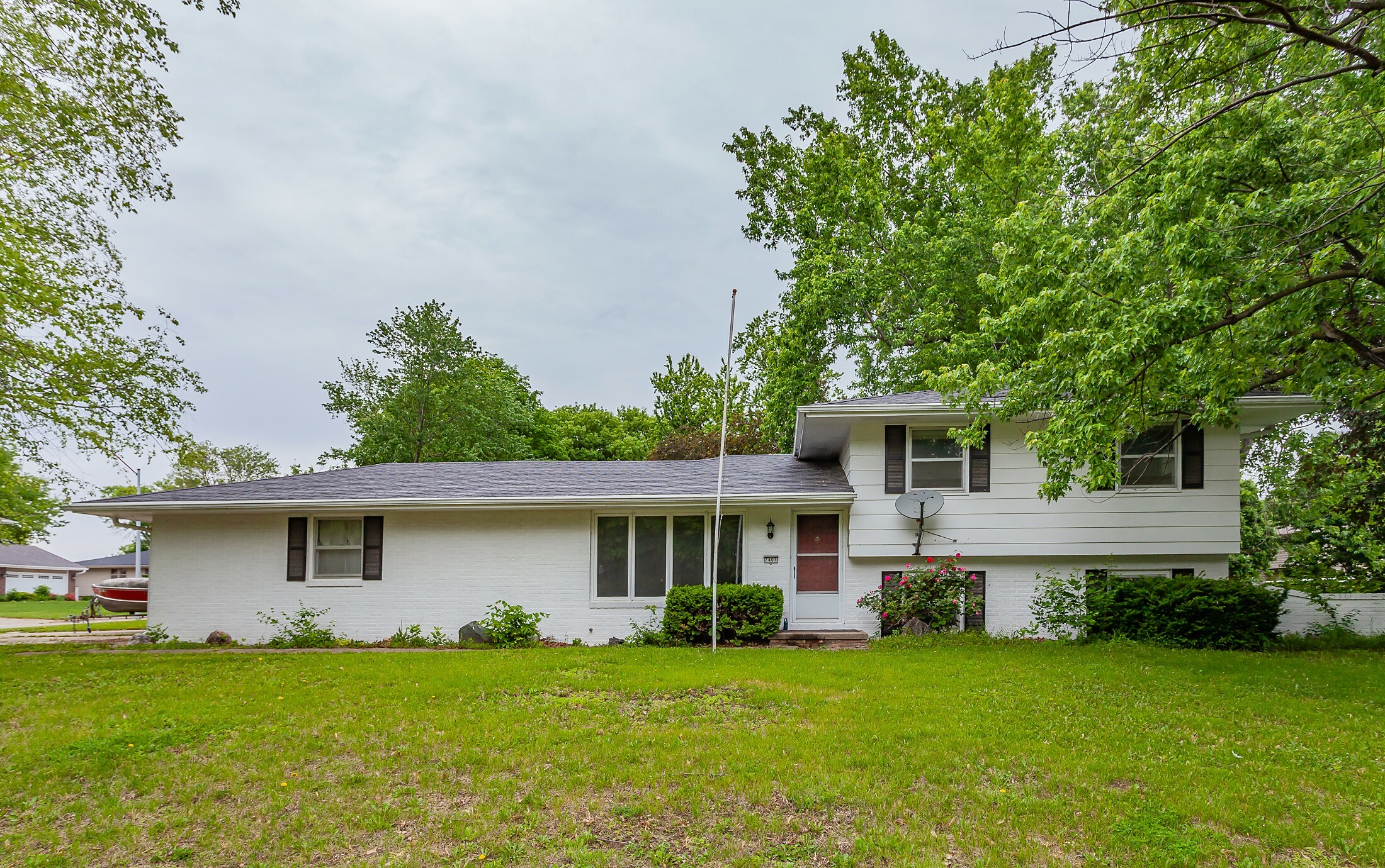 7405 Aurora Avenue  Urbandale IA 50322 photo