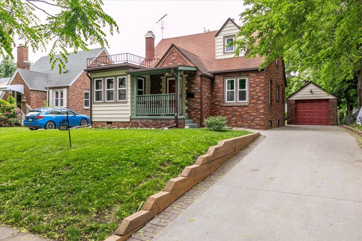 862 40th Place  Des Moines IA 50312 photo