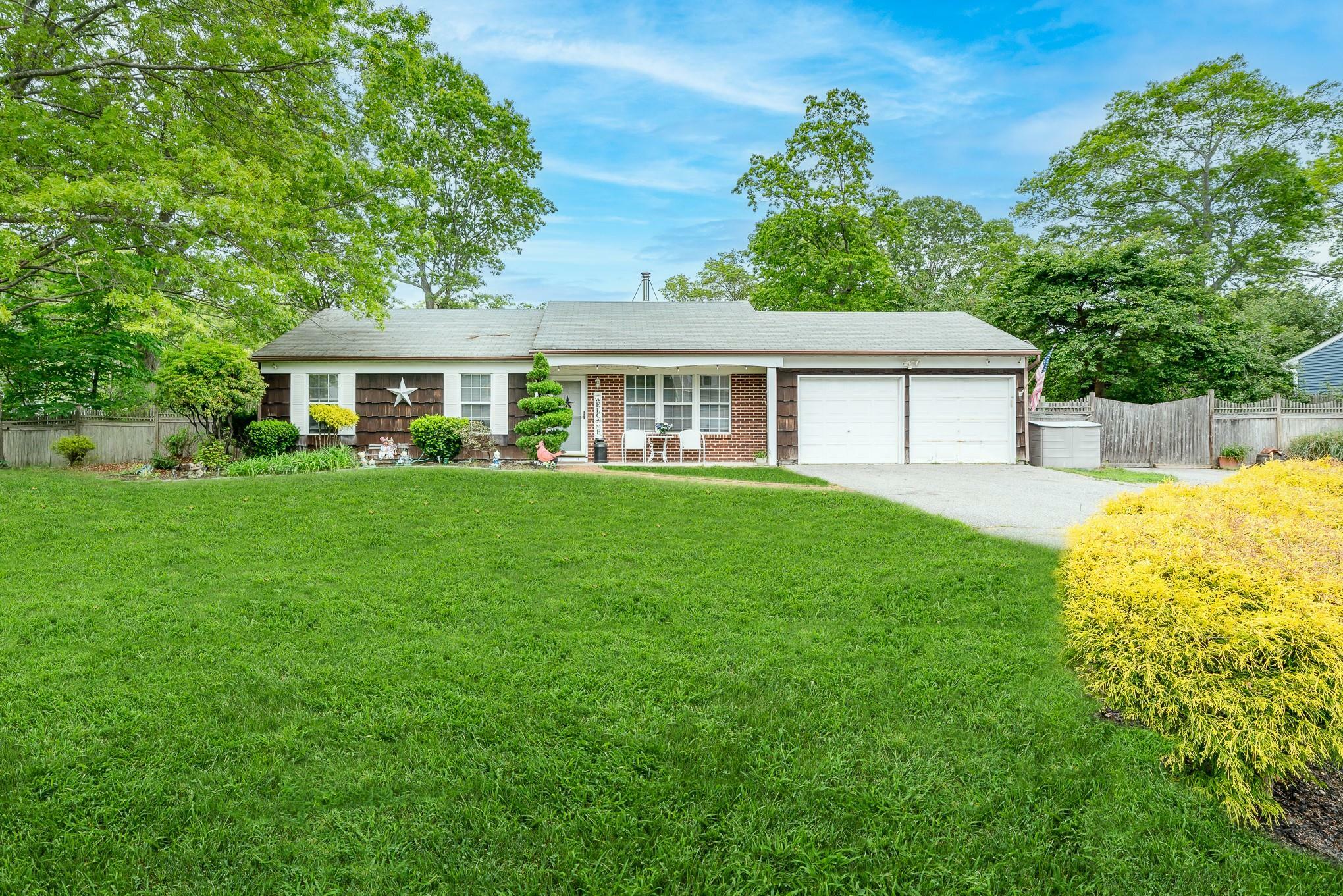 Property Photo:  7 Cedar Heights Drive  NY 11961 