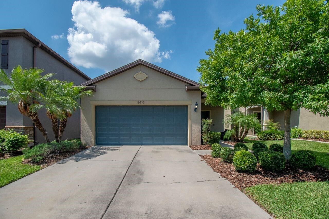 Property Photo: 8410 Red Spruce Avenue FL 33578