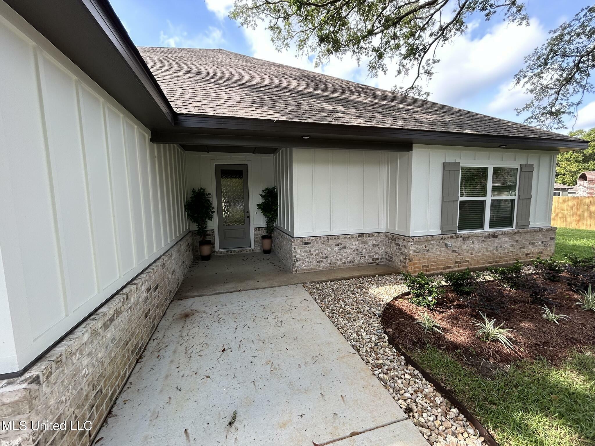 Property Photo:  3076 Highland Avenue  MS 39540 