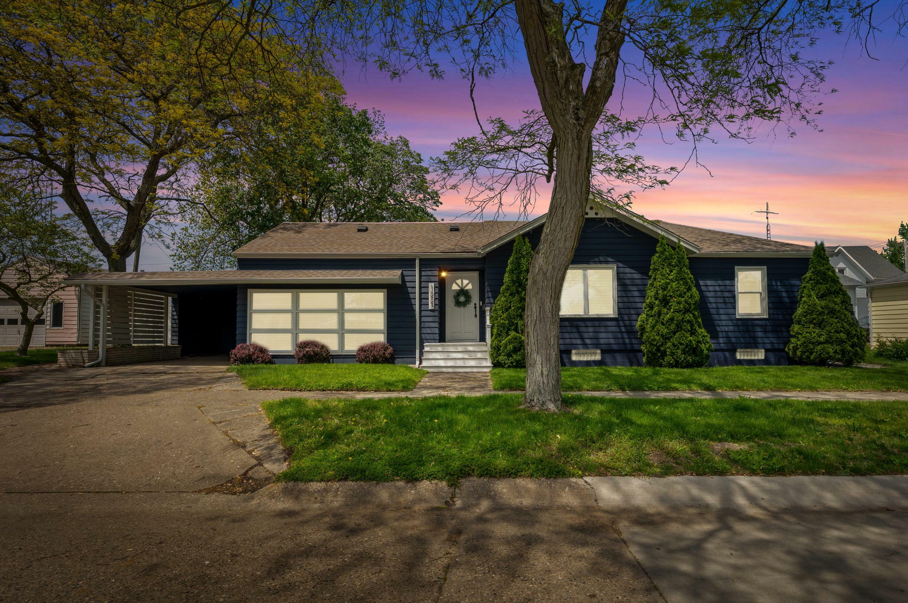 Property Photo:  1223 Mohawk Lane  MI 49085 
