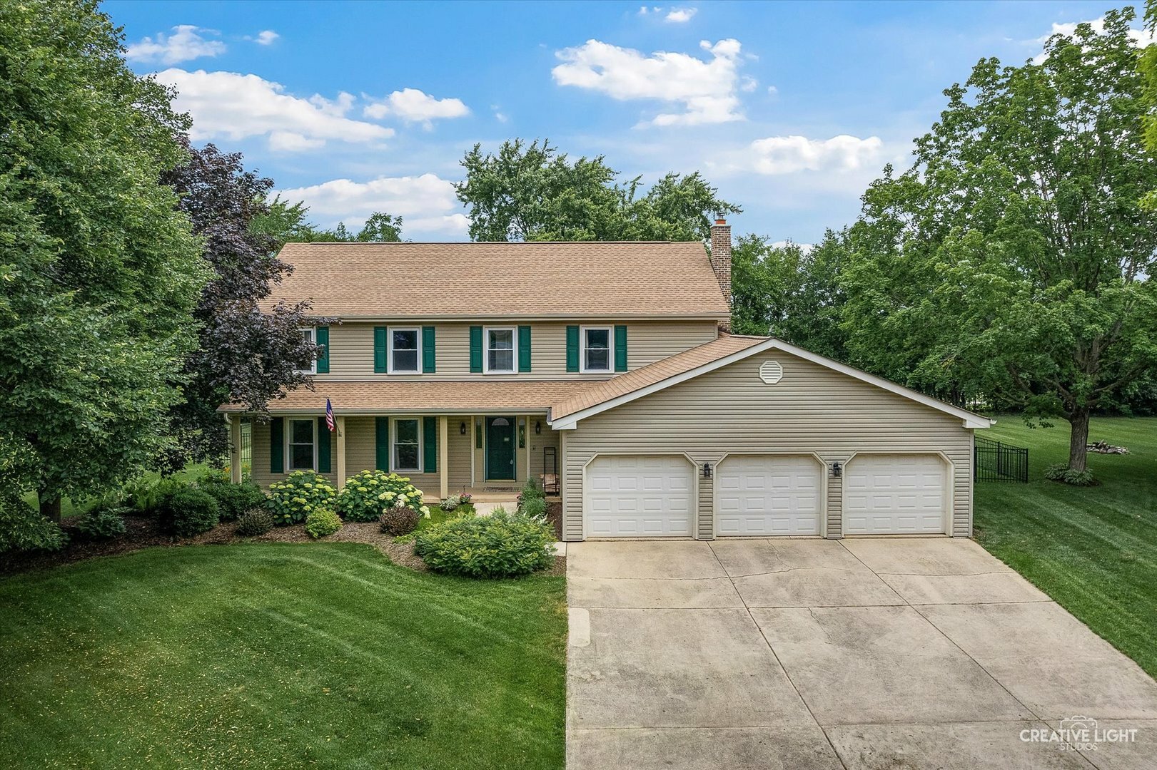 Property Photo: 140 Crystal Lane IL 60103