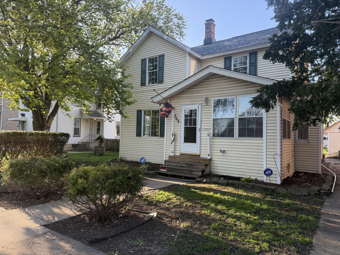 Property Photo: 705 Campbell Street IL 60435
