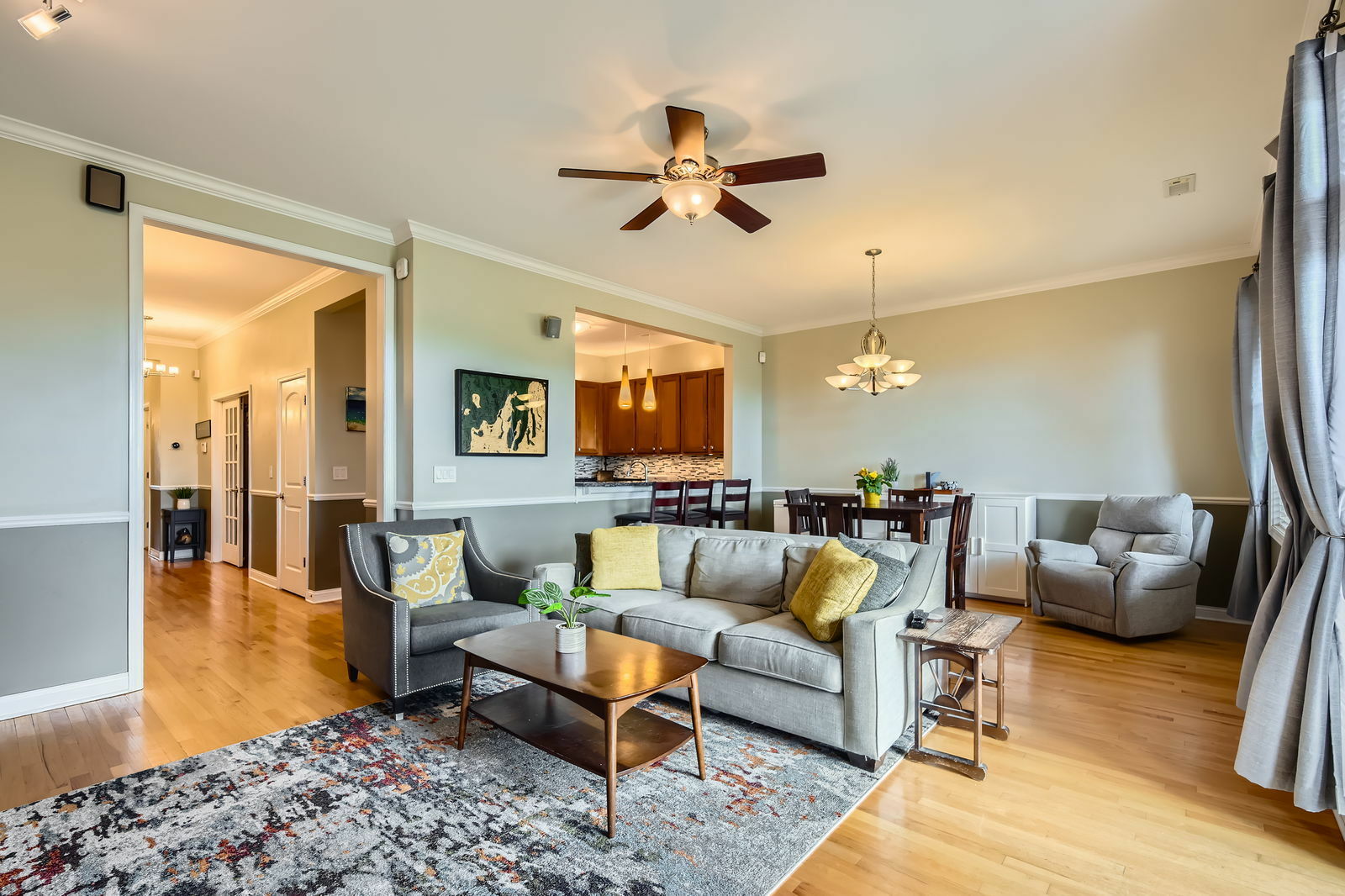 Property Photo: 4727 N Clark Street 3S IL 60640