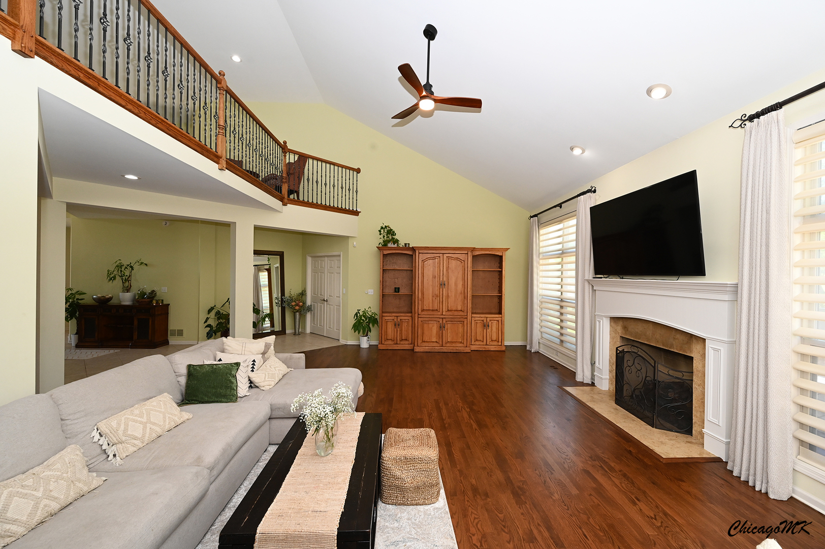 Property Photo: 328 Erie Circle IL 60108