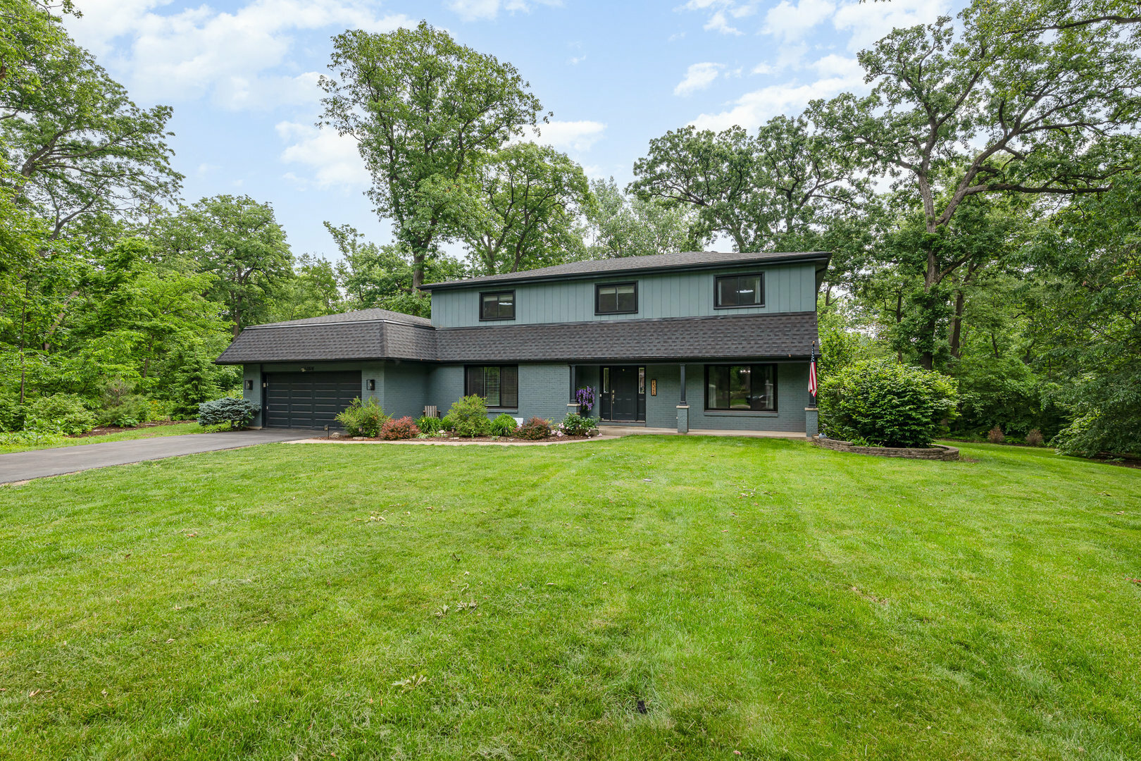 Property Photo:  1516 Blackberry Circle  IL 60565 