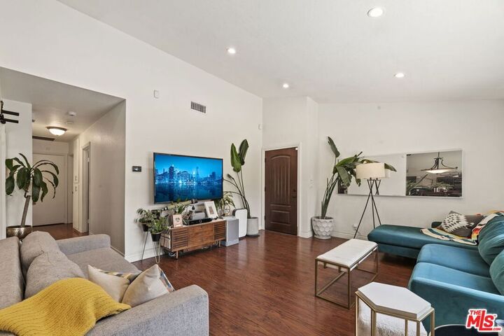 Property Photo: 16824 Shinedale Drive CA 91387