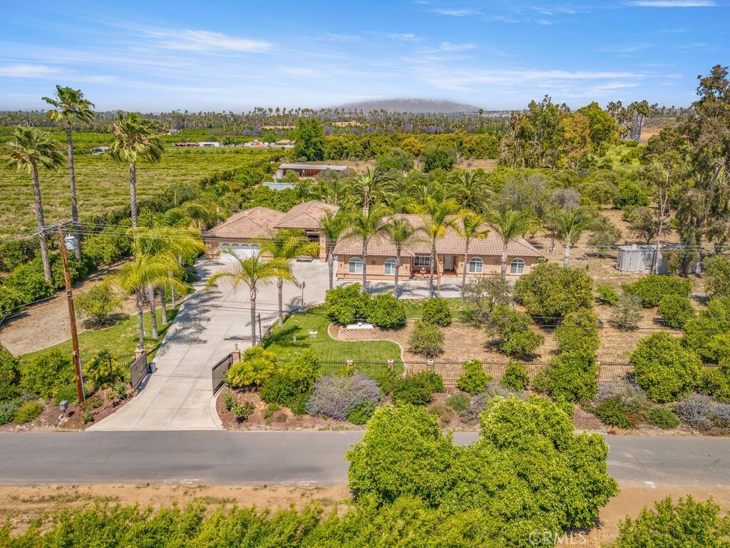 Property Photo: 2189 Myers Street CA 92503