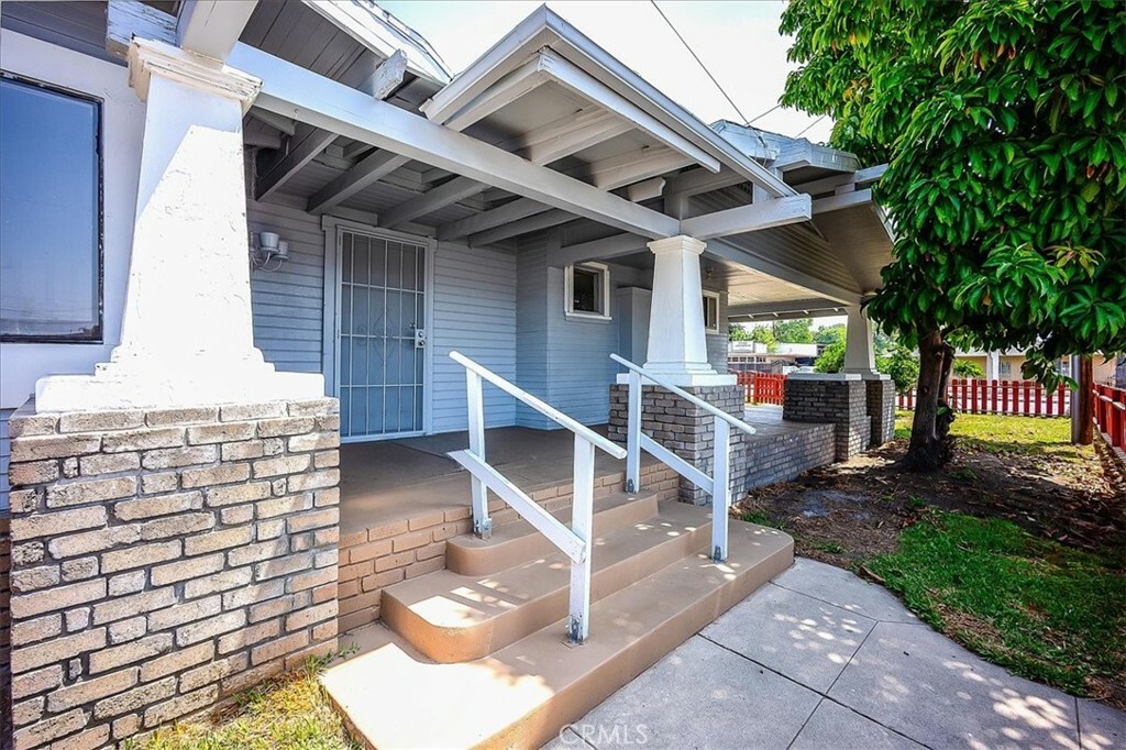 Property Photo: 1372 N E Street CA 92405