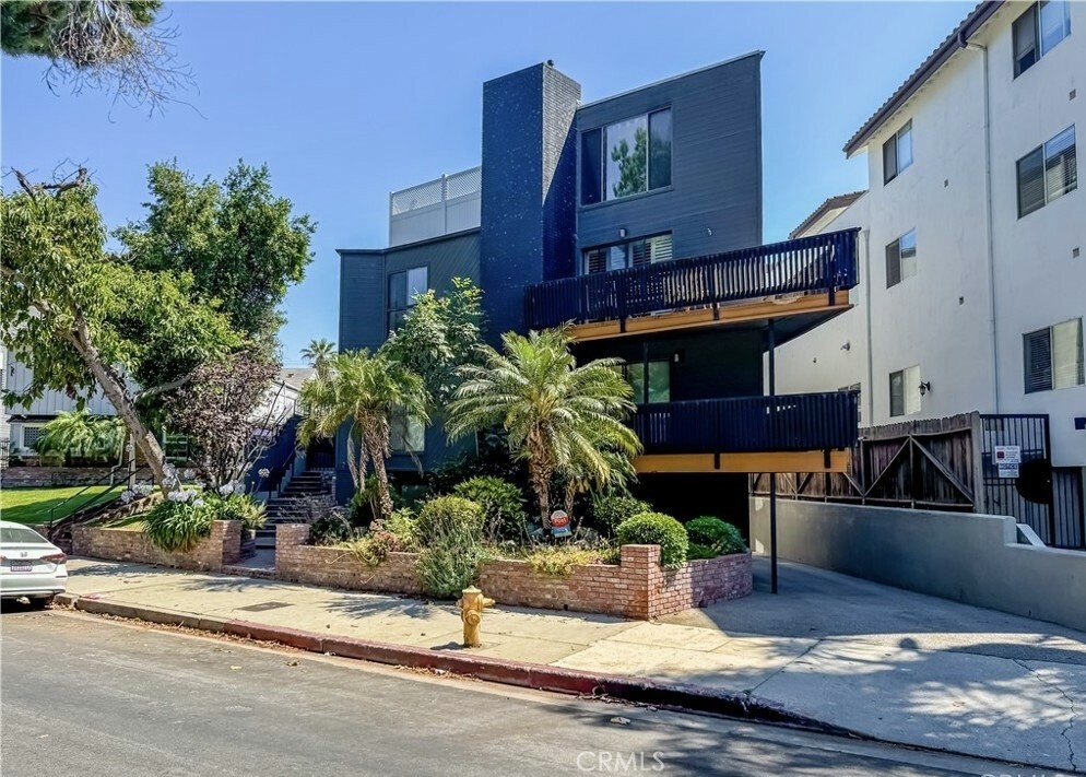 Property Photo: 12938 Valleyheart Drive 5 CA 91604