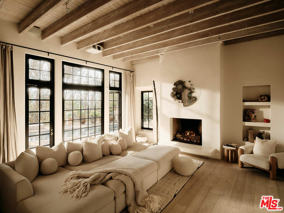 2729 Nichols Canyon Road  Los Angeles CA 90046 photo
