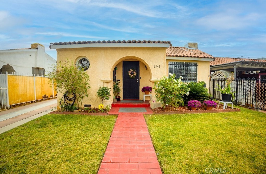 Property Photo:  2946 Missouri Avenue  CA 90280 