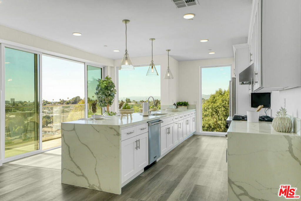 Property Photo:  1549 Lucretia Avenue  CA 90026 