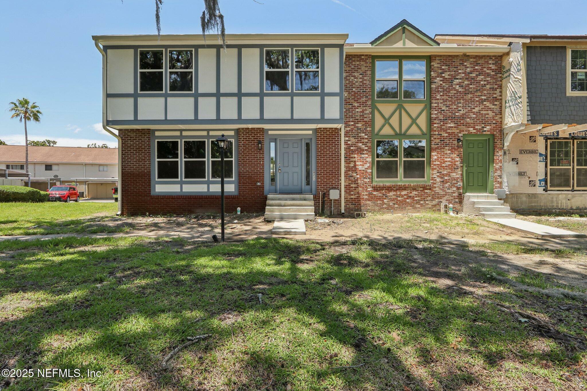 Property Photo: 8211 Kensington Square FL 32217