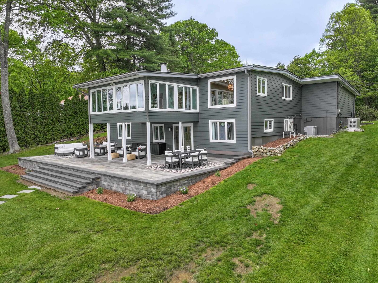 Property Photo:  28 Woodvue Road  NH 03087 