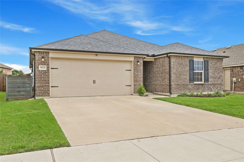 Property Photo: 9104 Lookout Point TX 76179