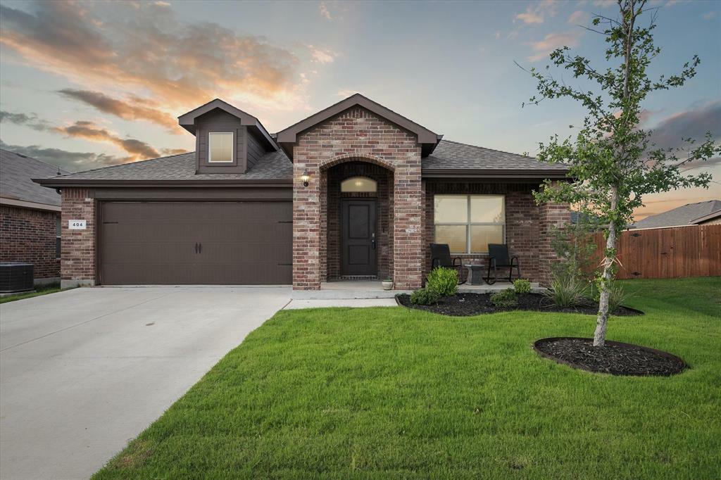 Property Photo:  404 Huntsman Lane  TX 76131 