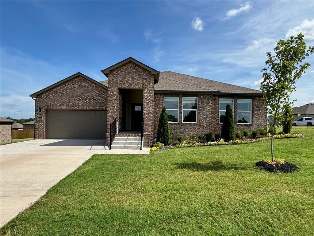 Property Photo:  205 Ratliff Avenue  AR 72751 