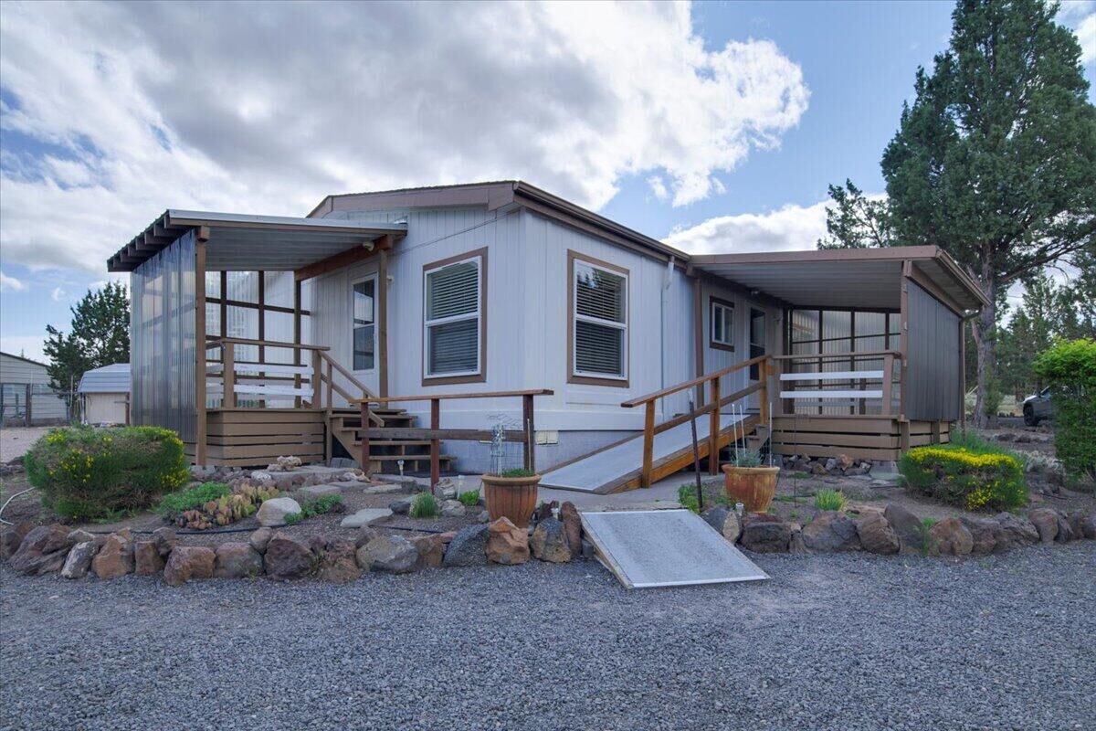 Property Photo: 8916 SW Pasture Court OR 97760