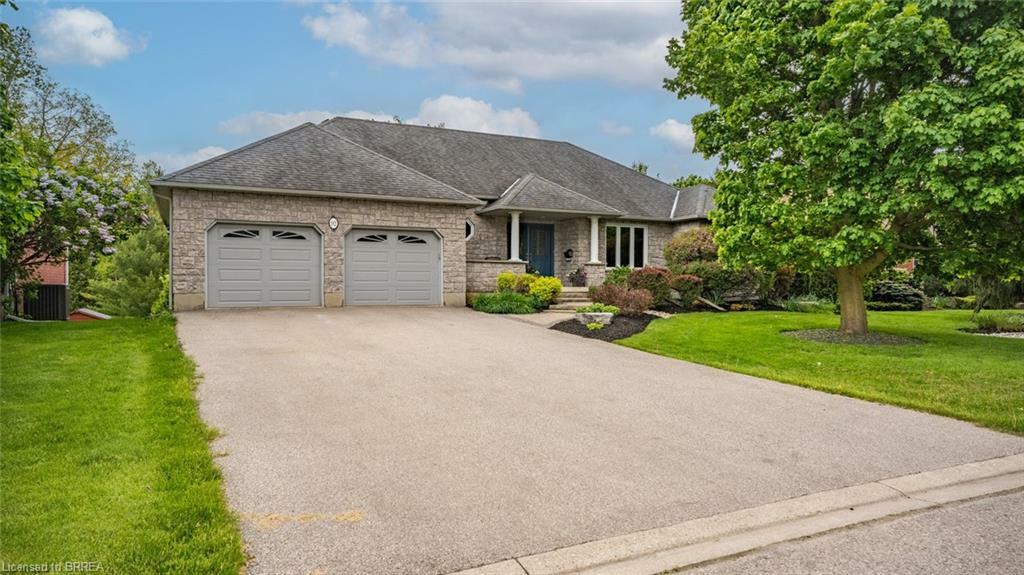 Photo de la propriété: 92 Race Street ON N3L 4A4