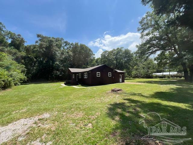 Property Photo: 6171 Young Ln FL 32570