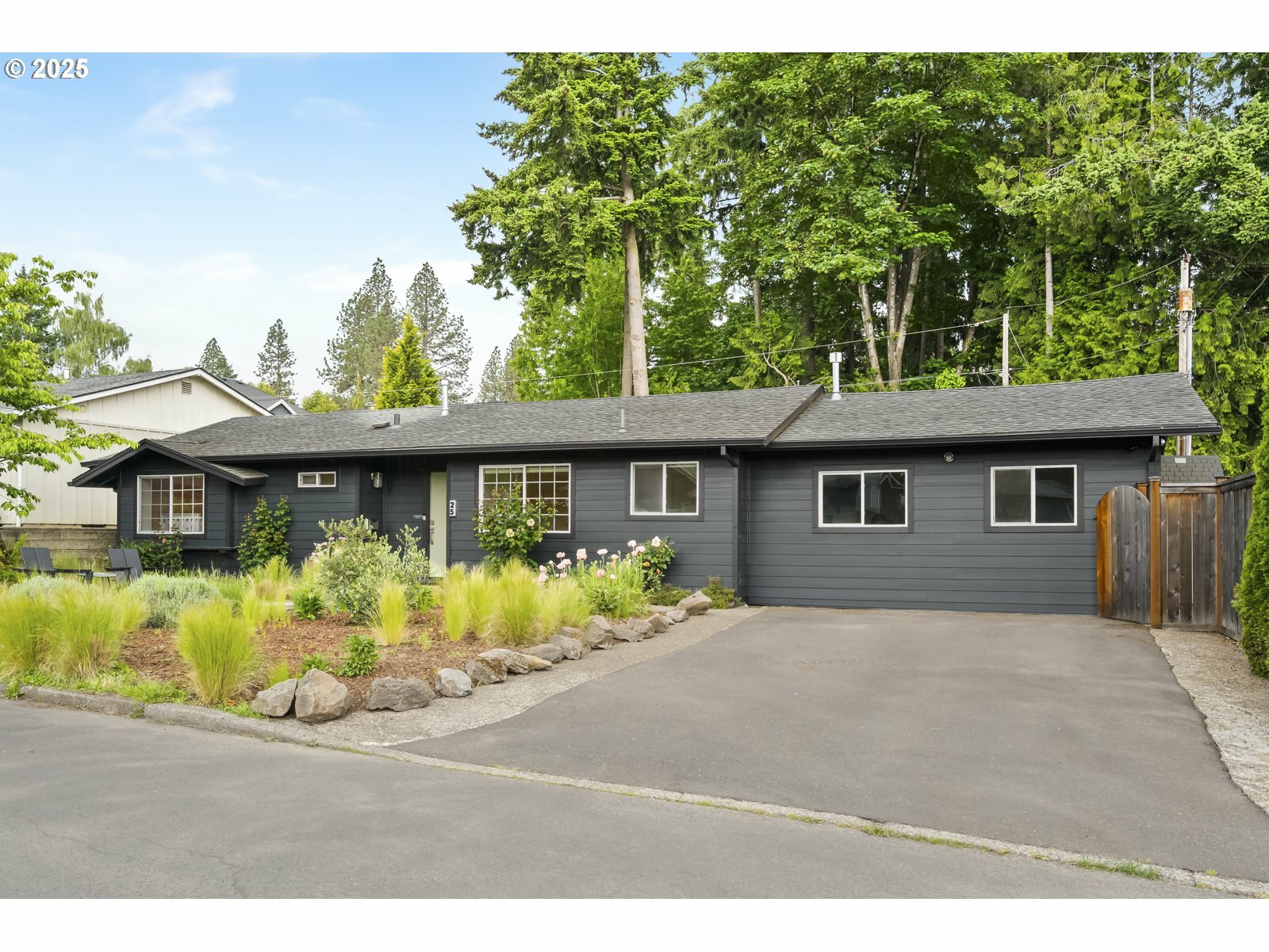 Property Photo: 25 SW 143rd Ave OR 97006