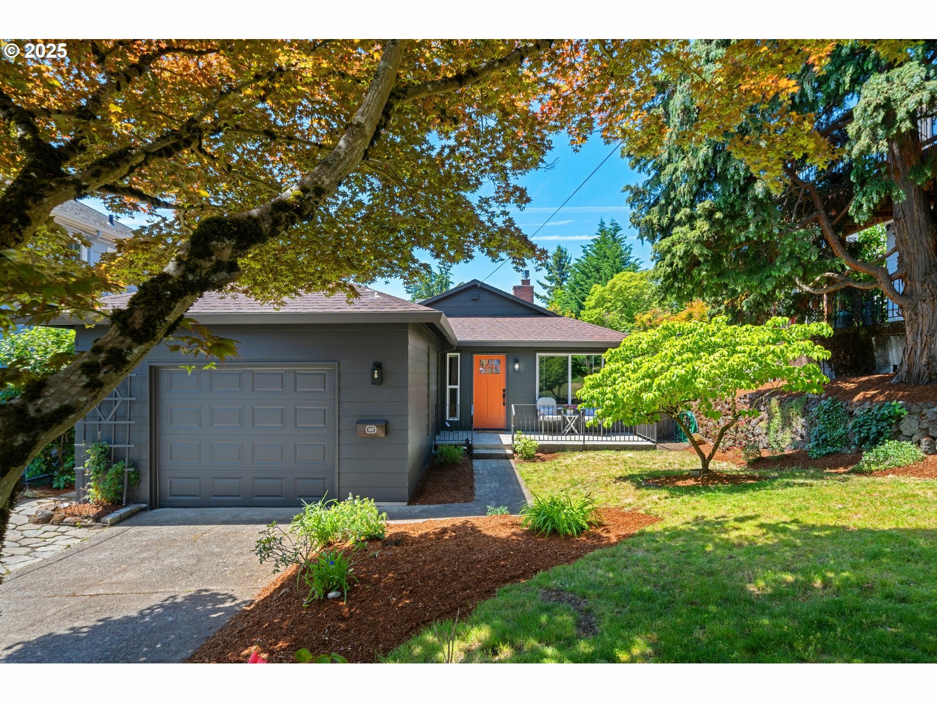 Property Photo: 3427 NE 32nd Pl OR 97212