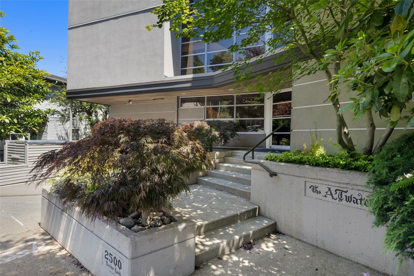 Property Photo: 2500 Dexter Avenue N C WA 98109