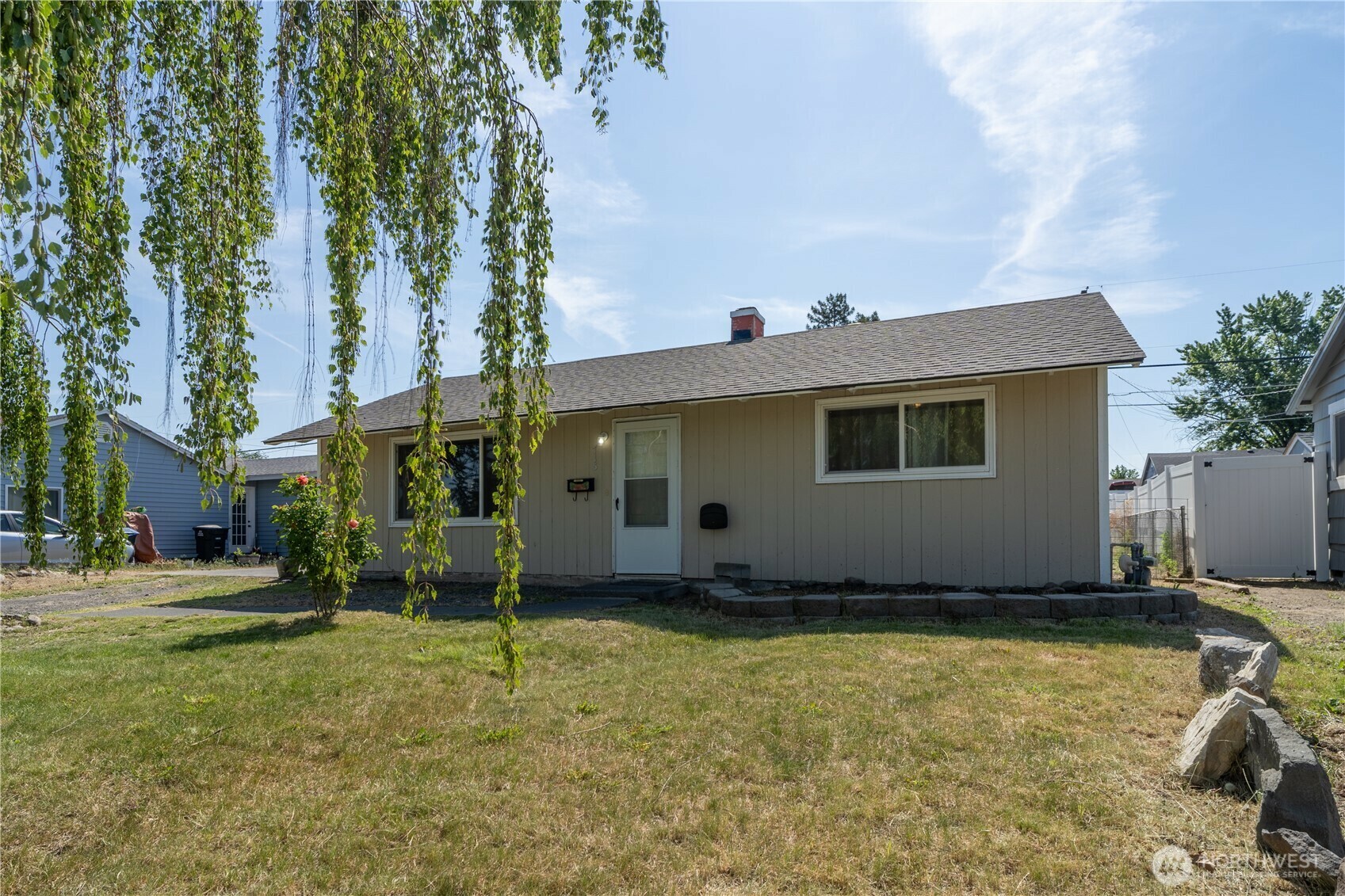 Property Photo: 715 S Hawthorne Drive WA 98837