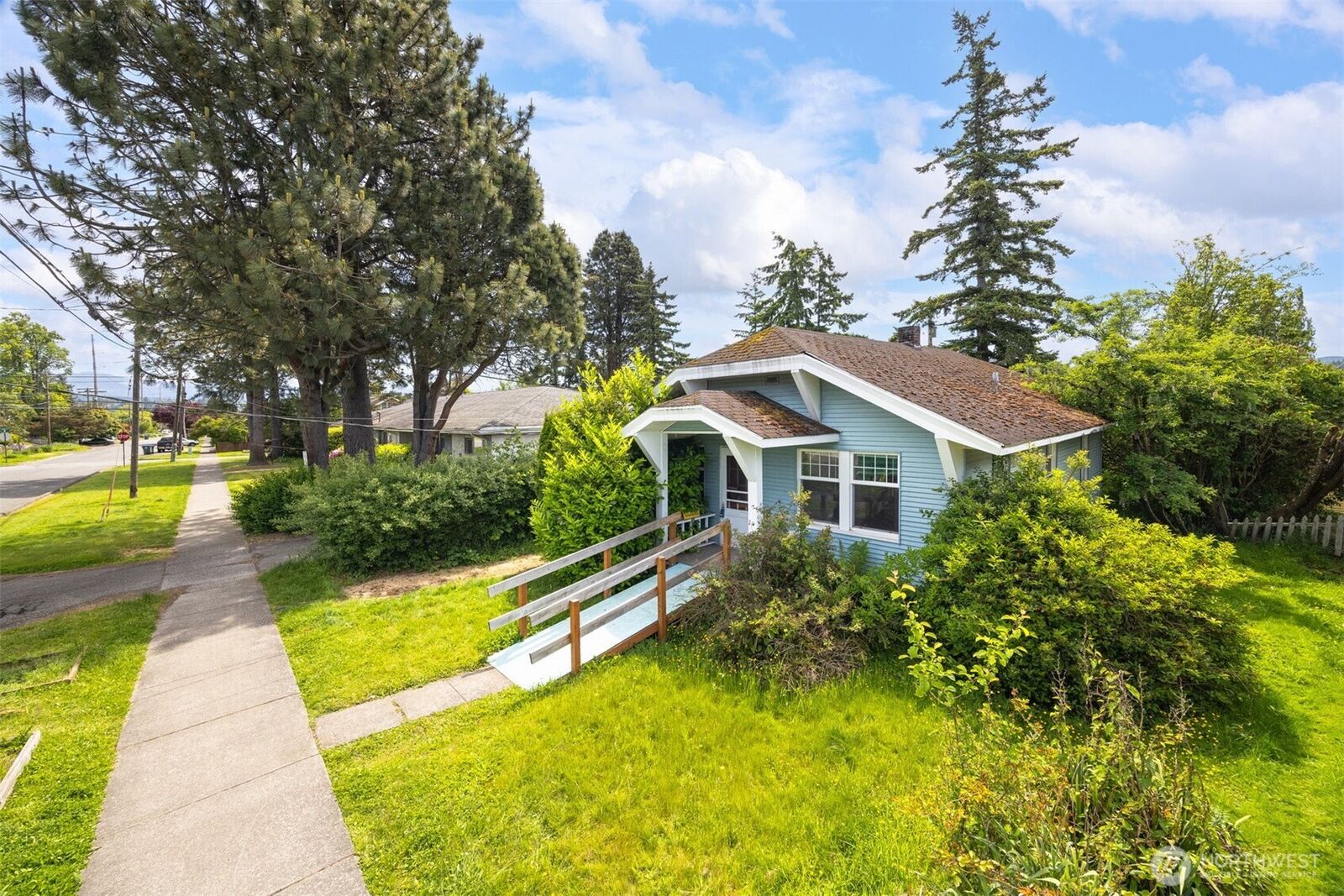 Property Photo:  208  Carolina Street  WA 98225 