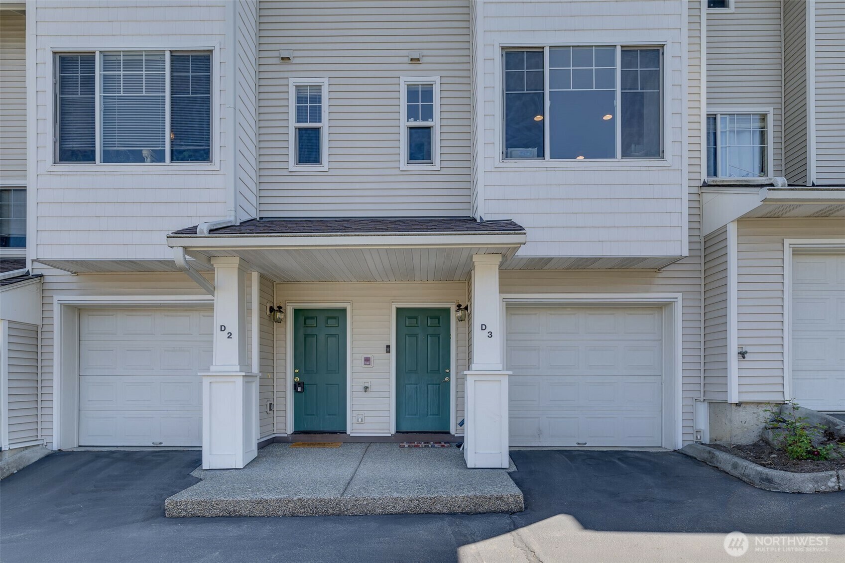 Property Photo: 2300 Benson Road S D3 WA 98055