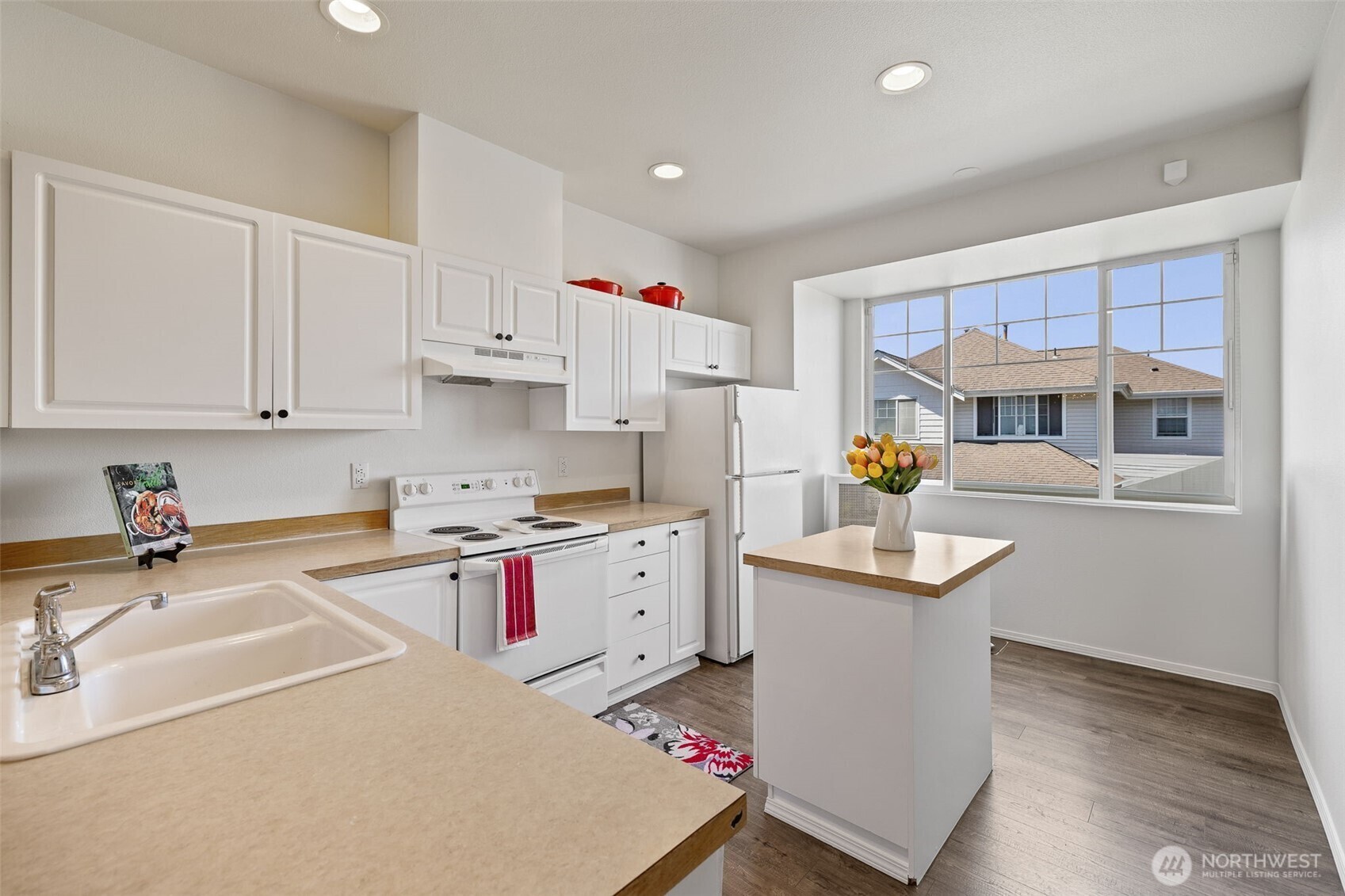 Property Photo: 2300 Benson Road S D3 WA 98055