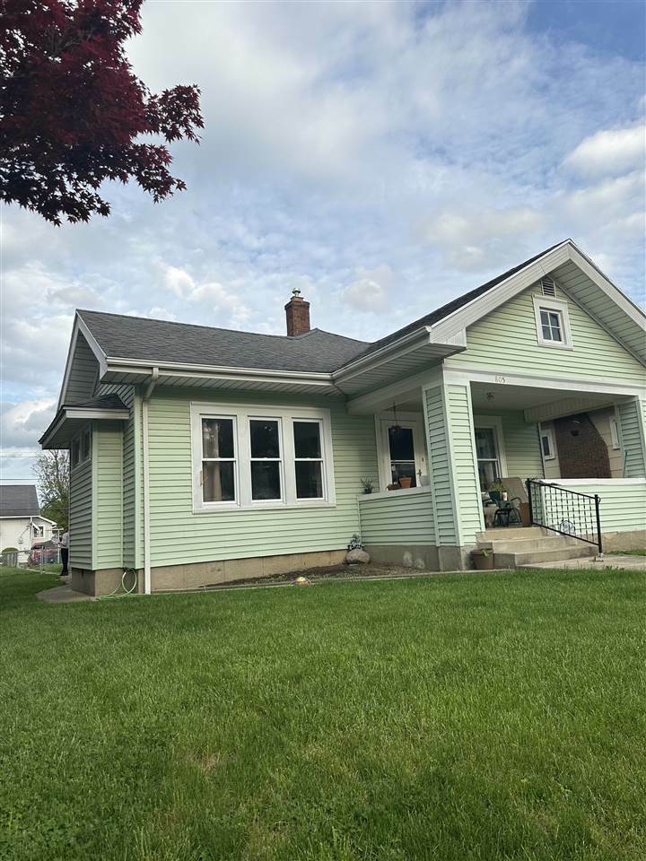 Property Photo: 805 S 8th IN 47374