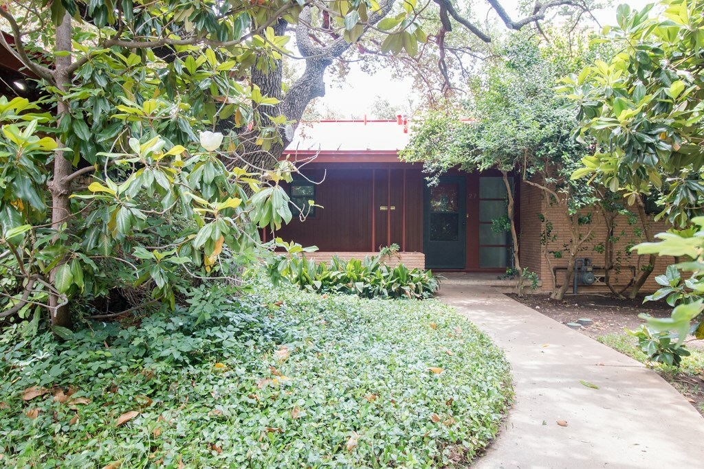 Property Photo: 27 Yucca St TX 76901