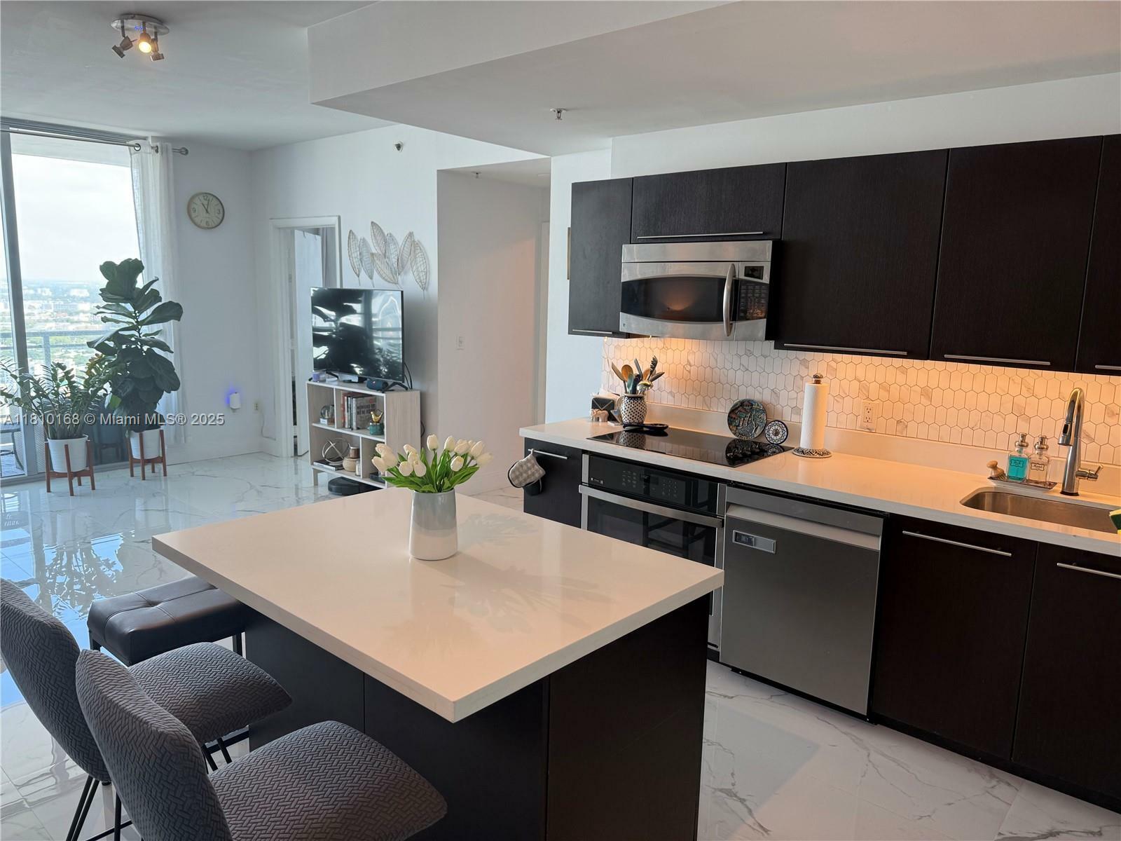 Property Photo: 90 SW 3rd St 4007 FL 33130