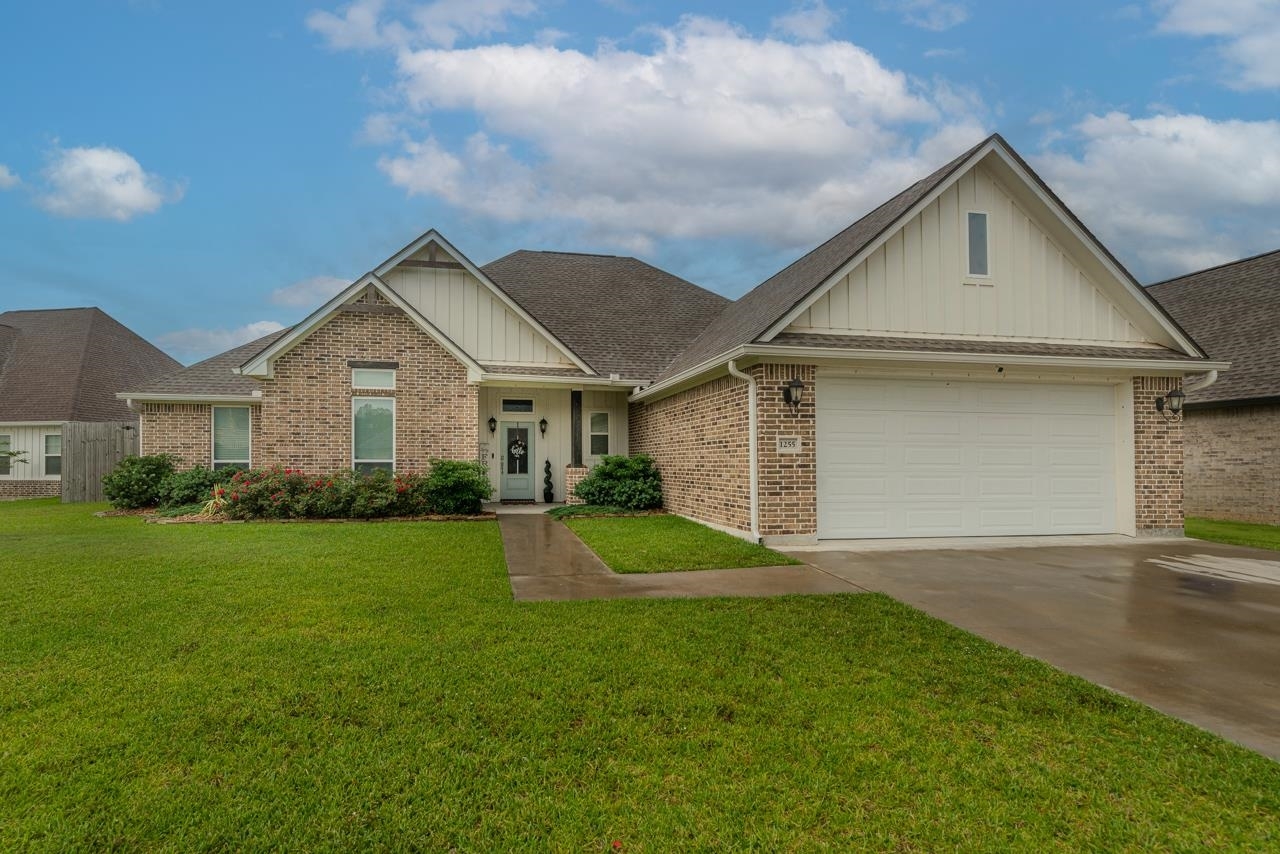 Property Photo: 1255 Miss Kyndall TX 77657