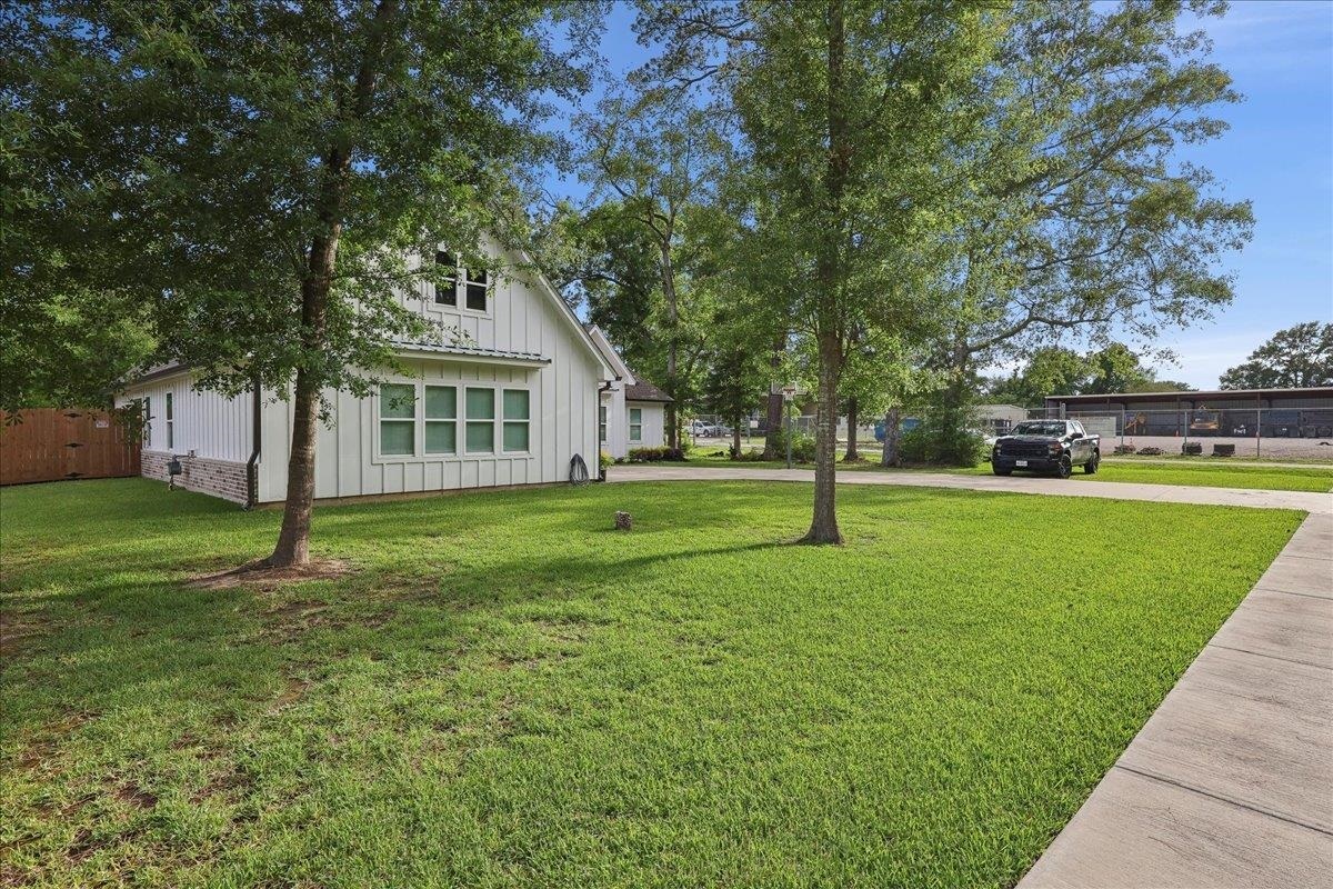 Property Photo: 184 E Chance Road TX 77657