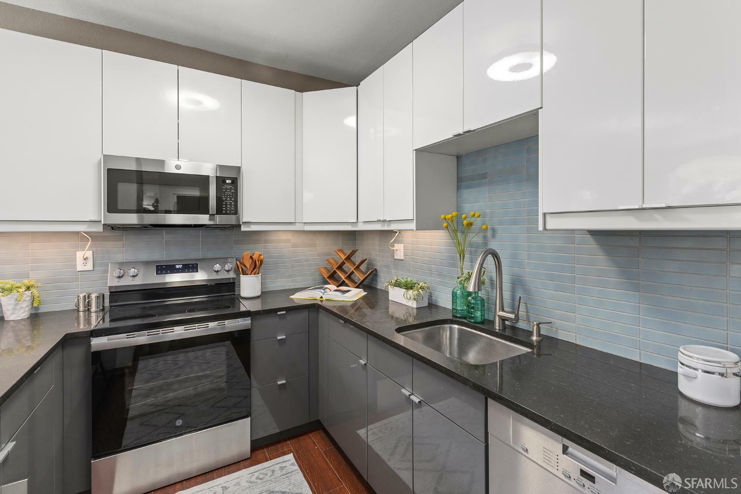 Property Photo: 2060 Sutter Street 202 CA 94115