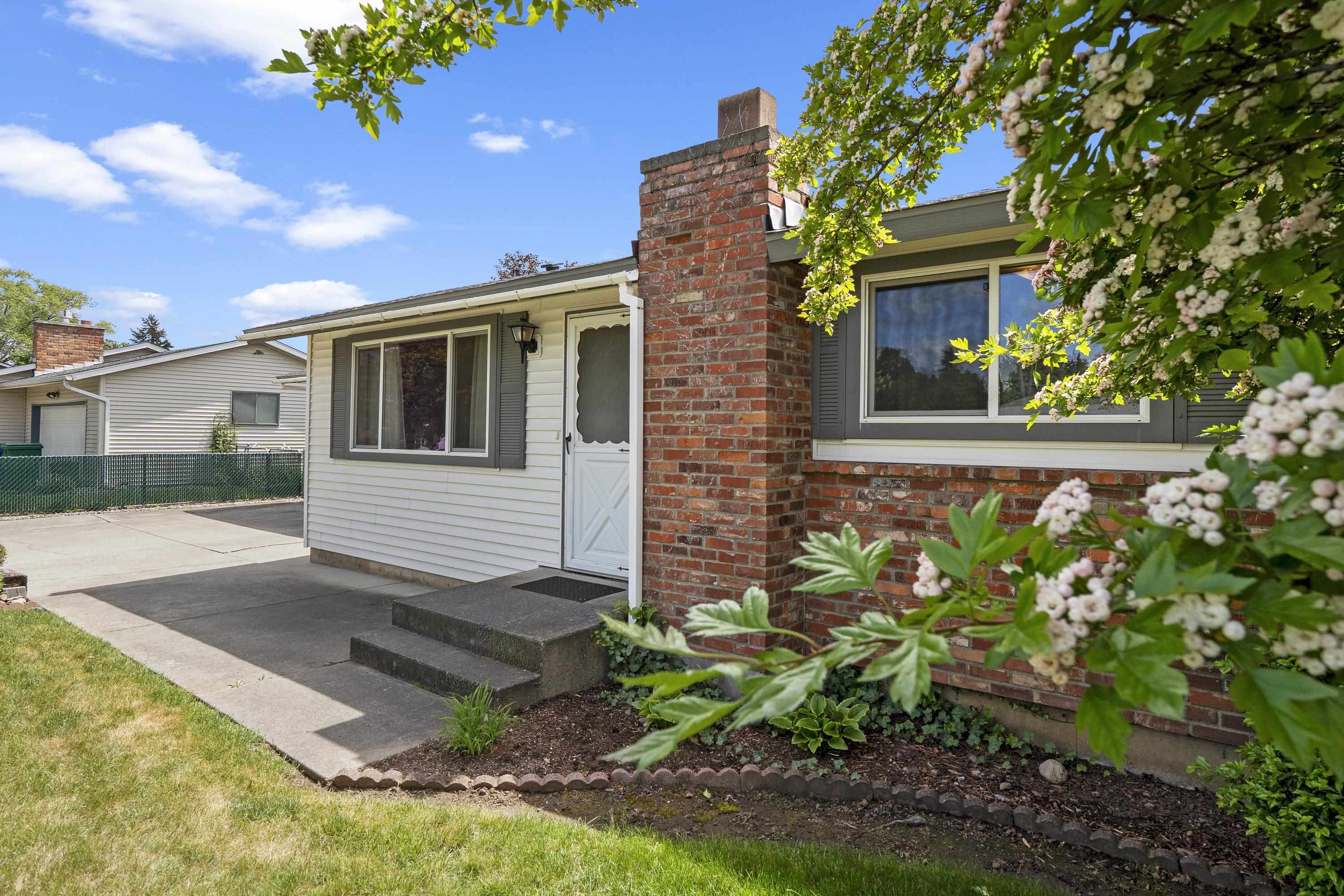 Property Photo: 13304 E Desmet Ave WA 99216