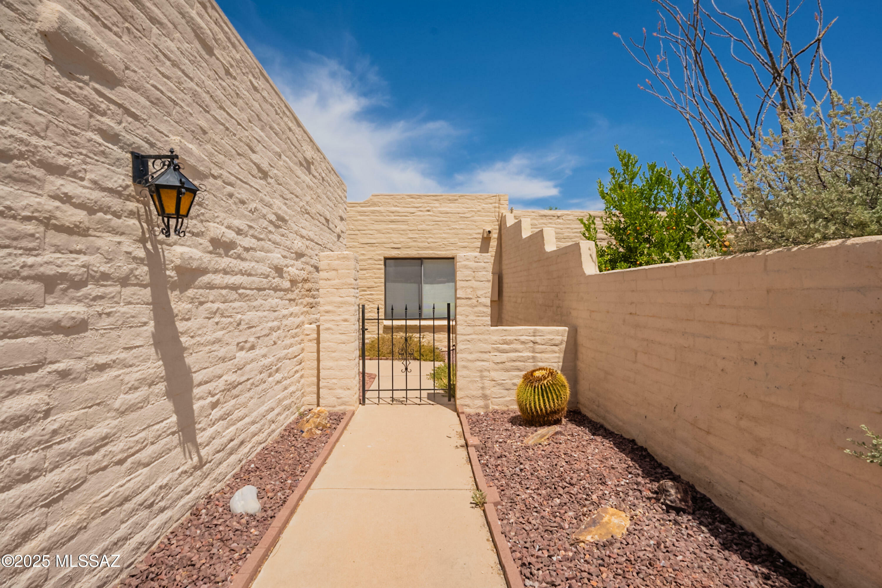 Property Photo: 5096 N Placita Del Lazo AZ 85750