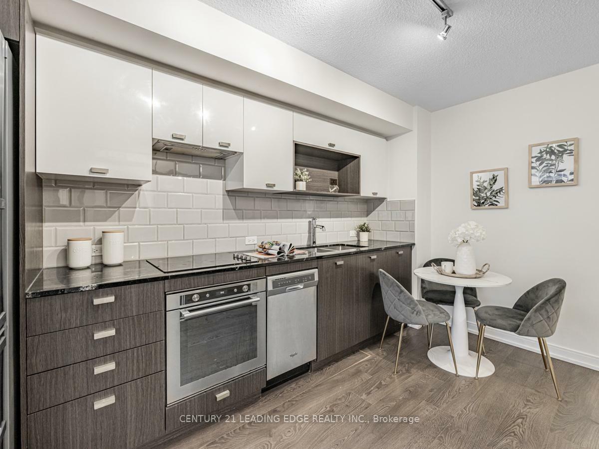 Photo de la propriété: 255 Village Green Square 811 ON M1S 0L7