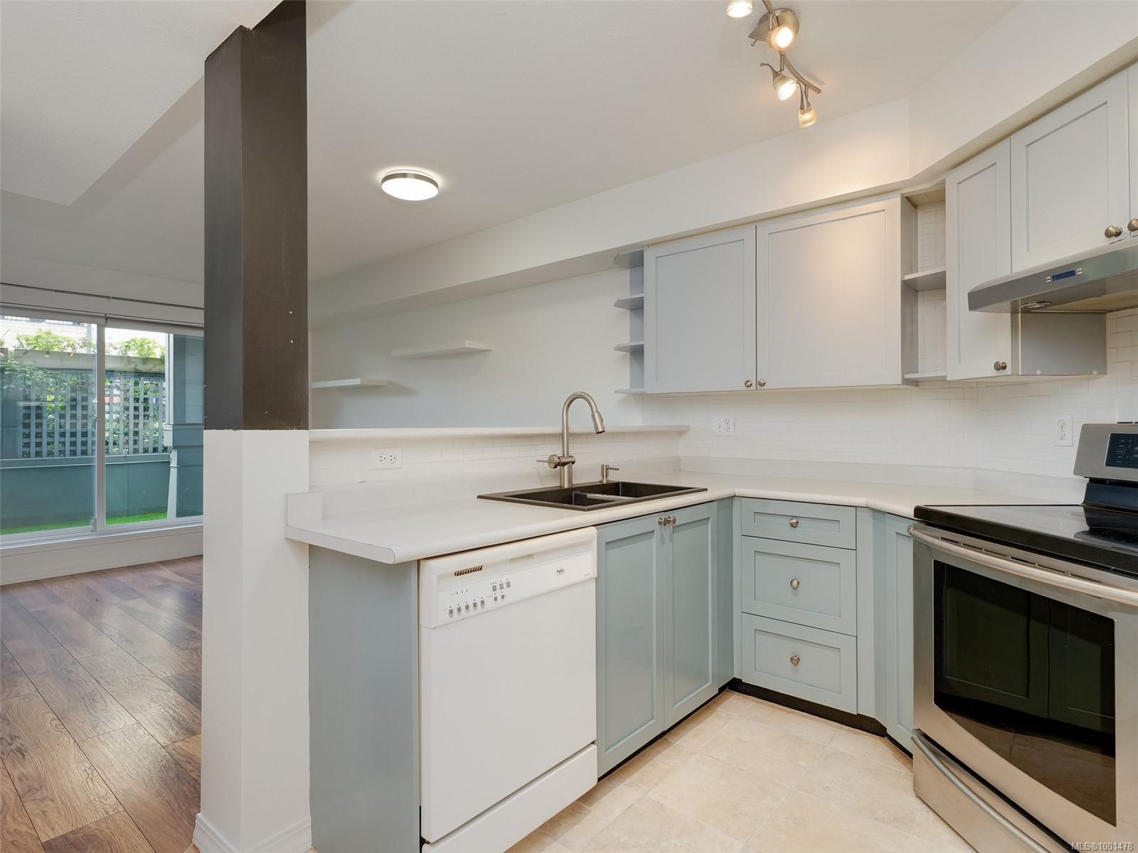Property Photo: 827 North Park St 119 BC V8W 3Y3
