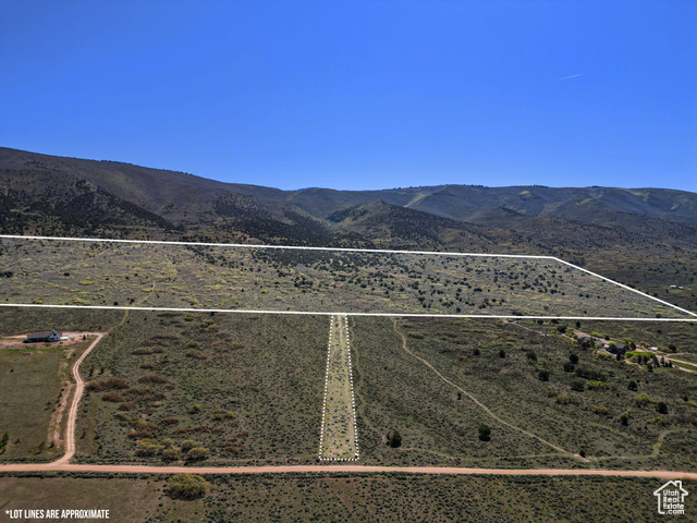 Property Photo: 865 S Guilded Oak Rd E UT 84082