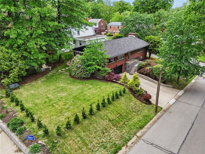 Property Photo:  450 Willow Dr  PA 15243